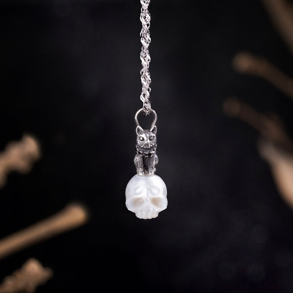 アクセサリー Belle Distressed Dark Devil Pearl Skull Necklace-Belle Juri