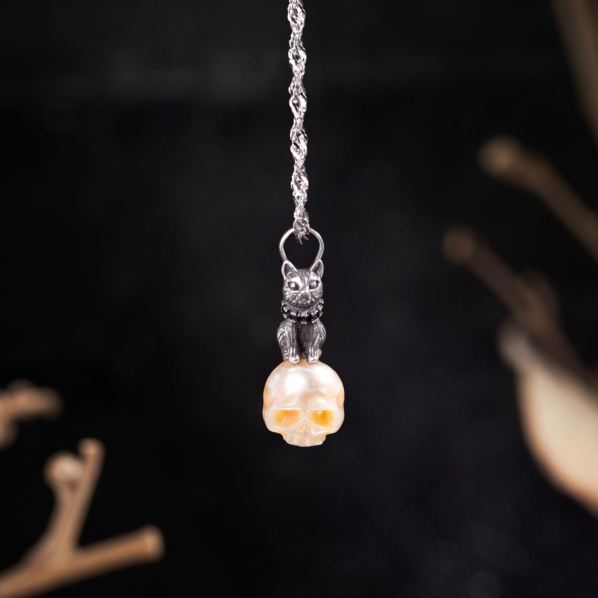 Halskette mit Perlen-Totenkopf im Used-Look