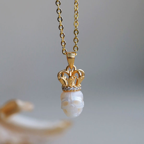 ElegantPearlSkullCrownNecklace