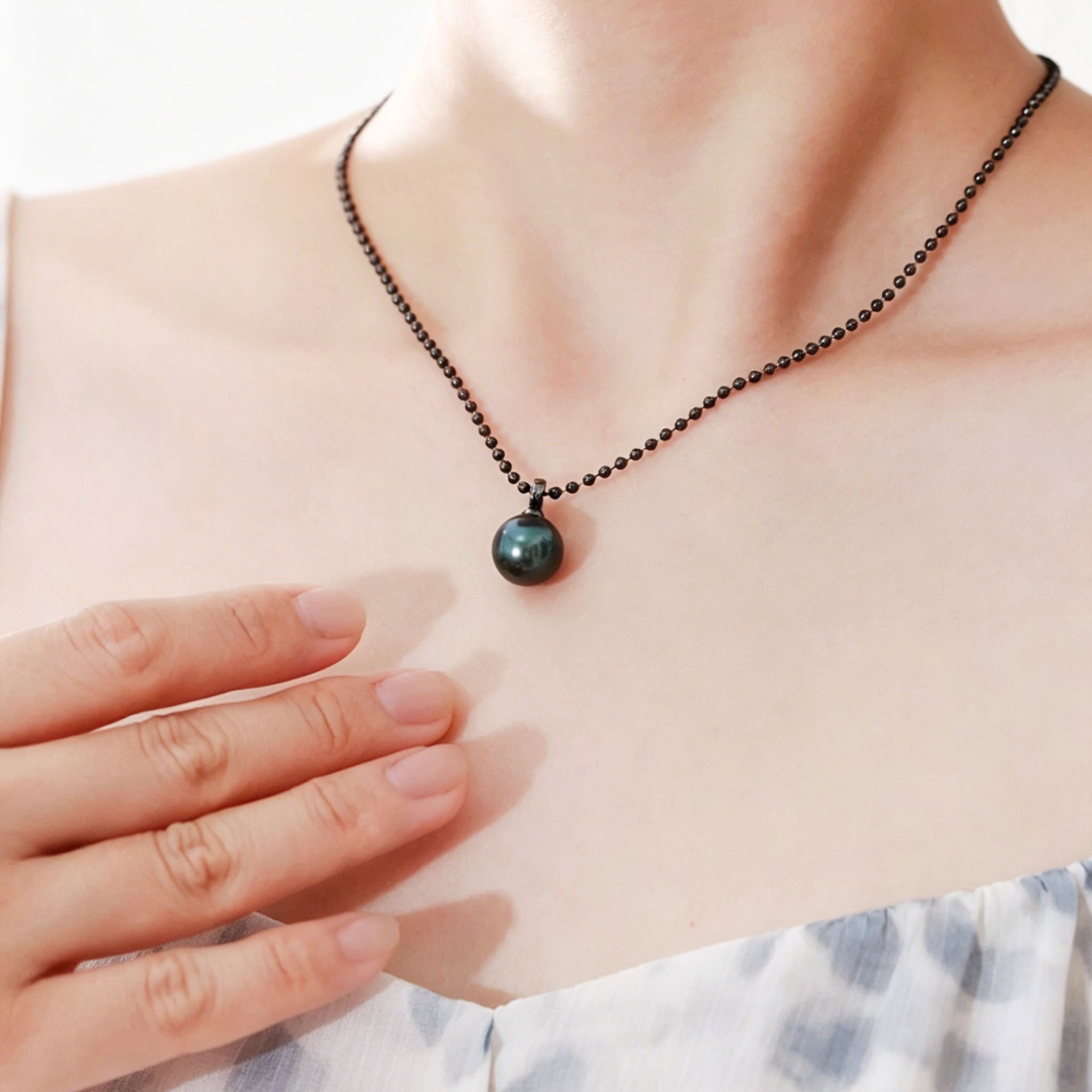 Elegant Black Tahitian Pearl Necklace