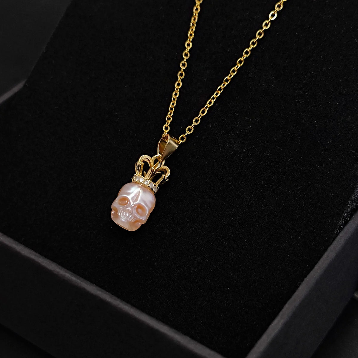 Collier de couronne élégante du crâne de perle