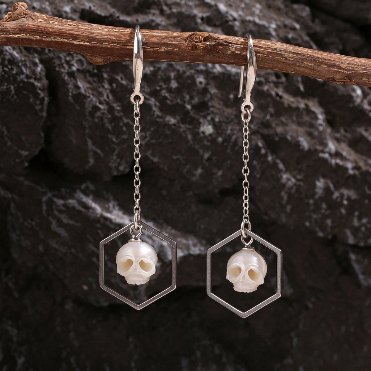 Boucles d'oreilles Classic Skull Pearl Drop Huggie