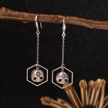 Pendientes clásicos de Skull Pearl Drop Huggie Hoop