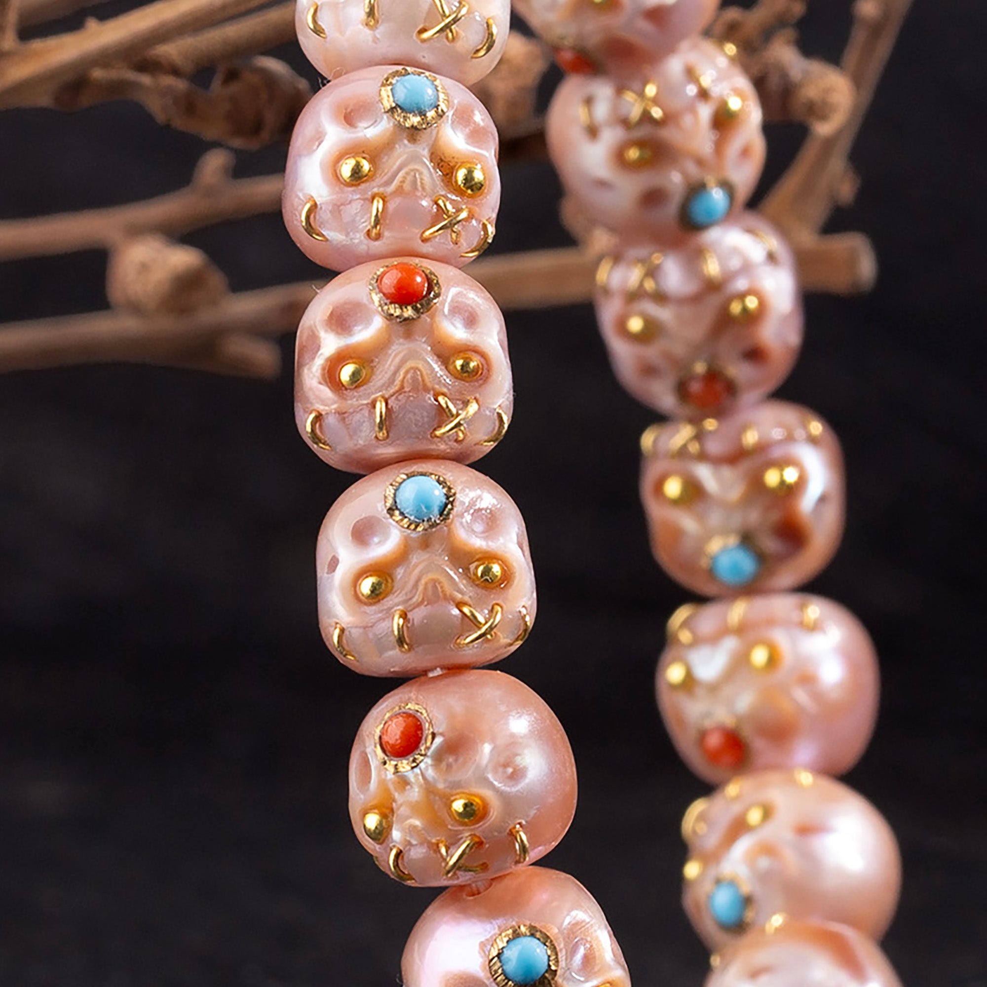 Golden Eyes Pearl Carved Śmaśana Skull Bead Bracelets