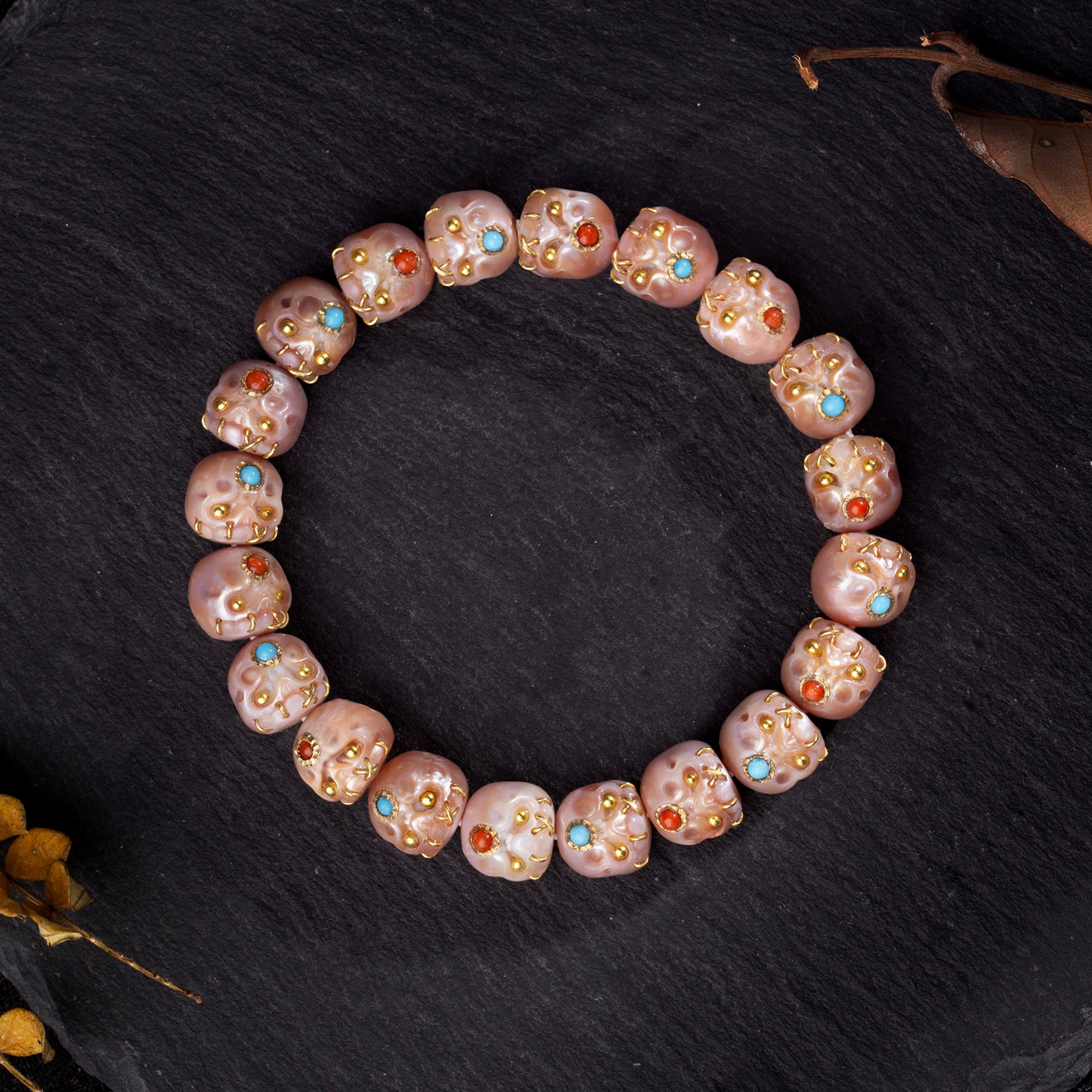 Golden Eyes Pearl Carved Śmaśana Skull Bead Bracelets