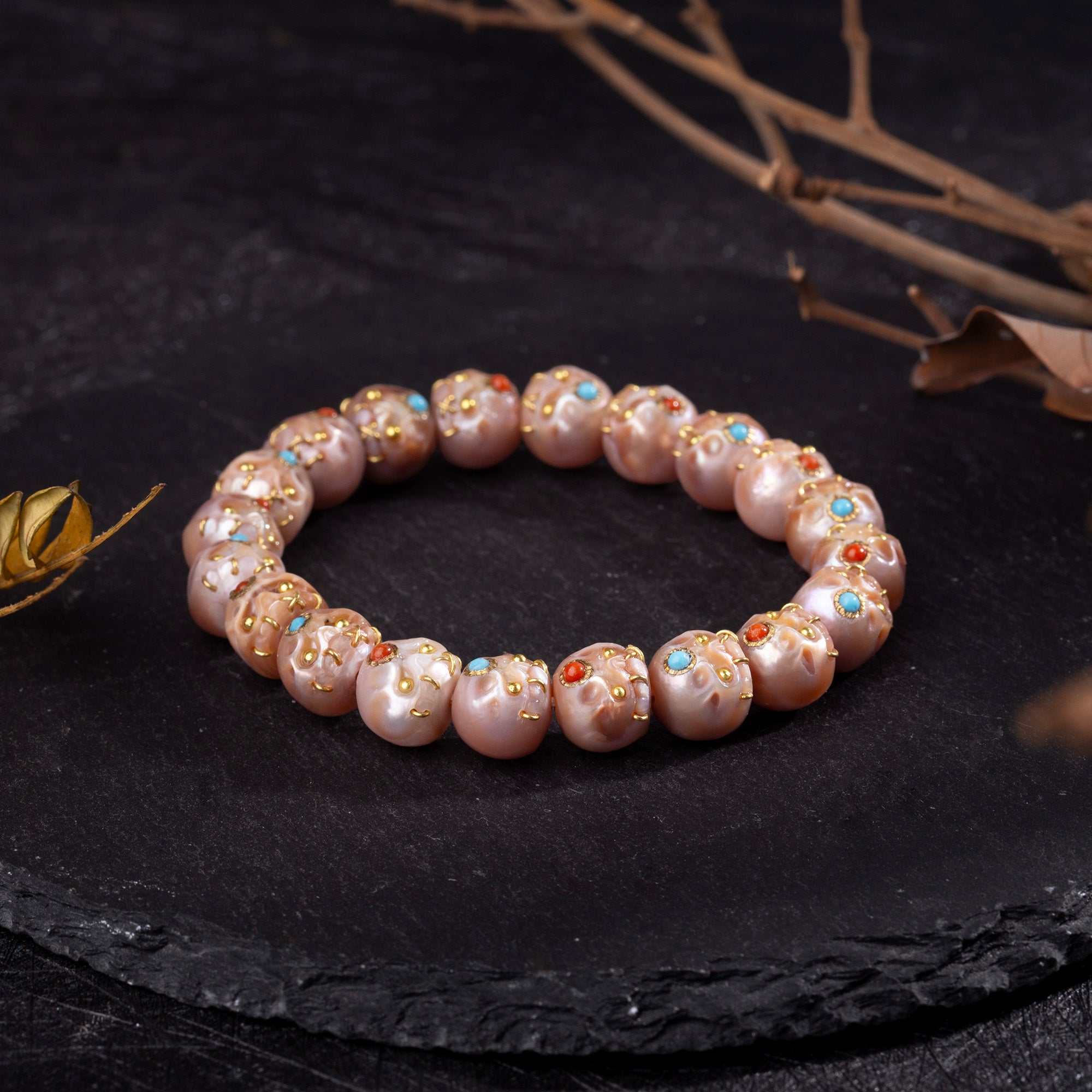Golden Eyes Pearl Carved Śmaśana Skull Bead Bracelets