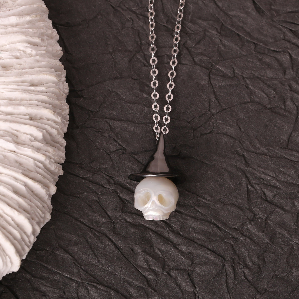 Gothic Cranium Pearl Witch Hat Necklace-White