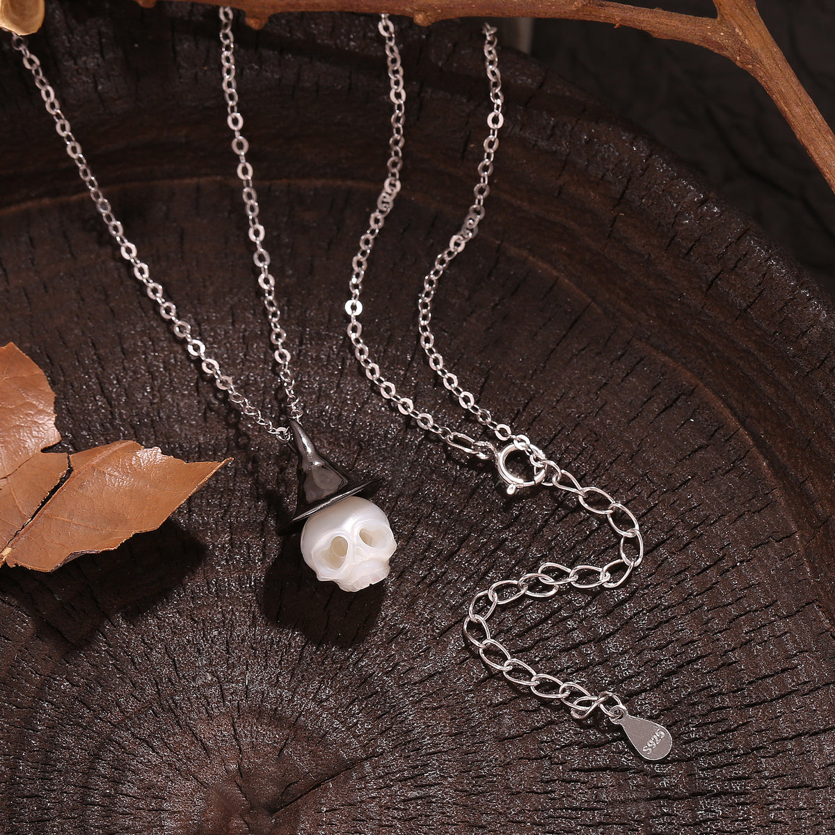 Gothic Cranium Pearl Witch Hat Necklace-White