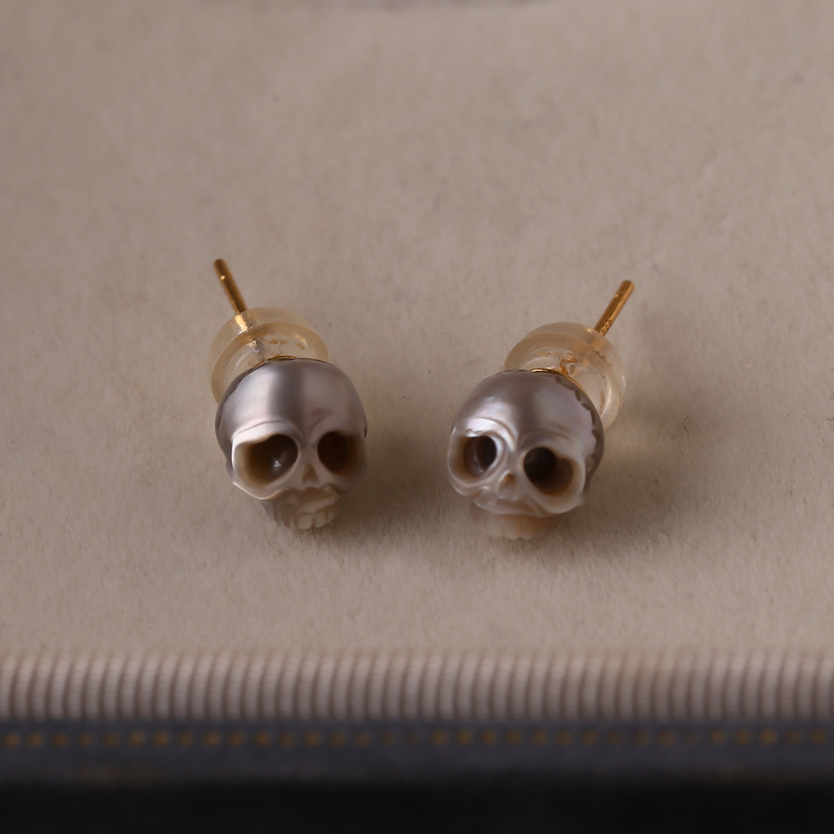 Gothic Mystery Minimalist Cranium Pearl Stud Earrings-Gray