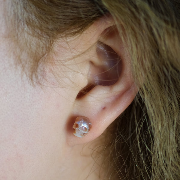 Gothic Mystery Simple Pearl Skull Stud Earrings-Belle Juri Minimalist