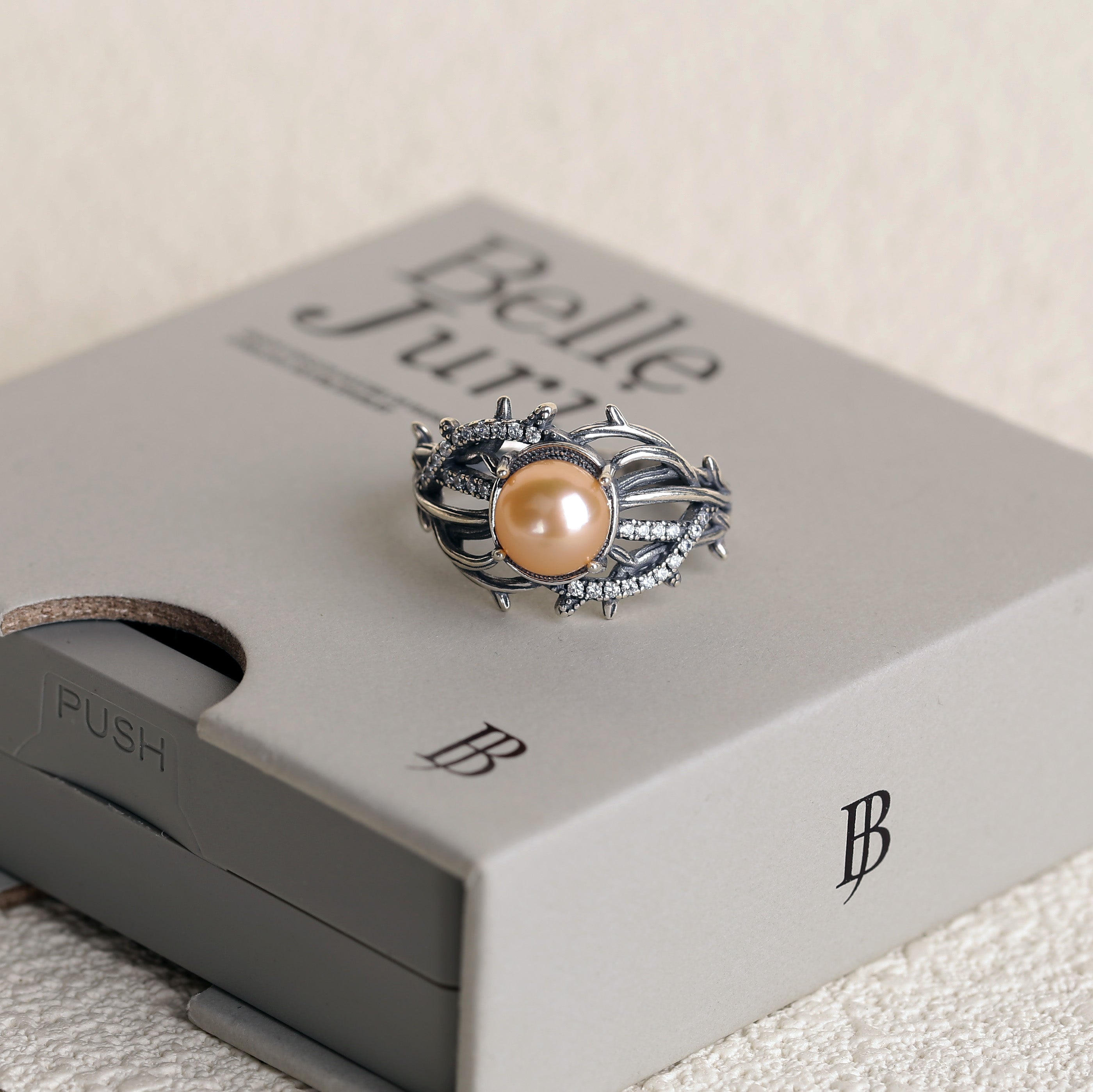 Gothic Vine Branches Twist Inlaid Pearl Ring