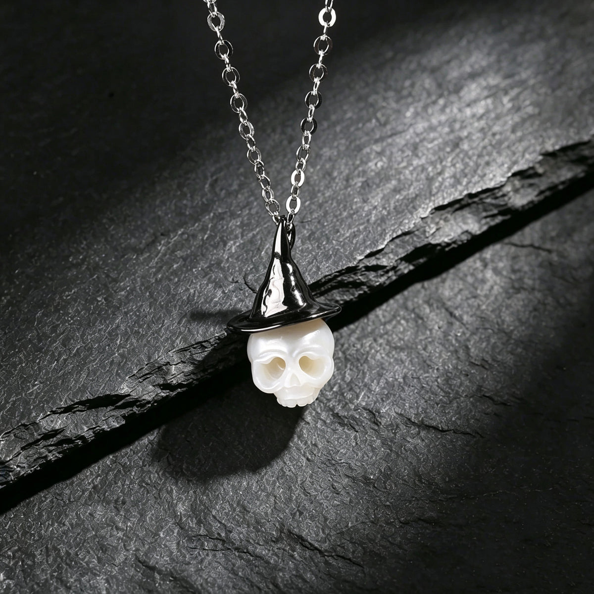 Gothic Cranium Pearl Witch Hat Necklace-White