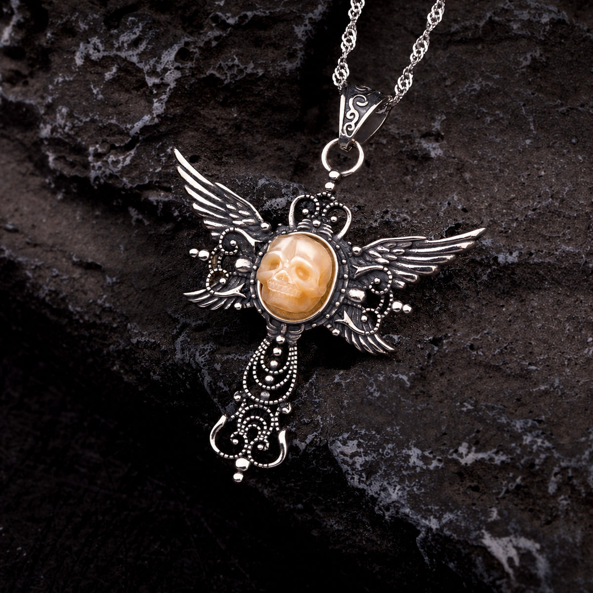 Collar colgante de ala de Angel Gothic Pearl Skull Angel