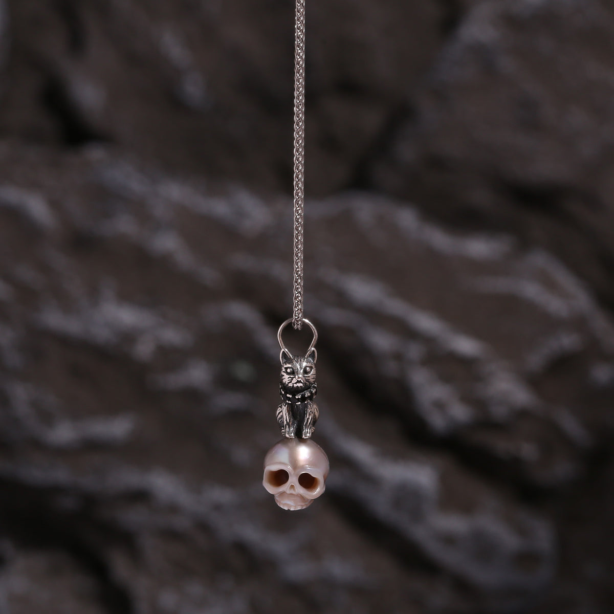 Distressed Celestial Cat Cranium Pearl Necklace-Gray