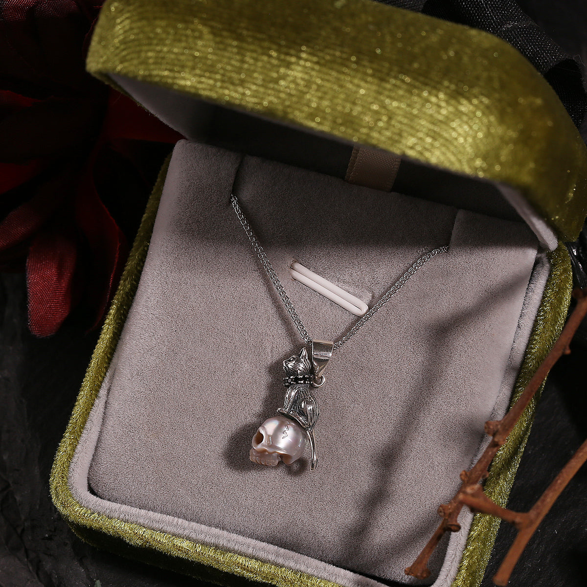 Distressed Celestial Cat Cranium Pearl Necklace-Gray