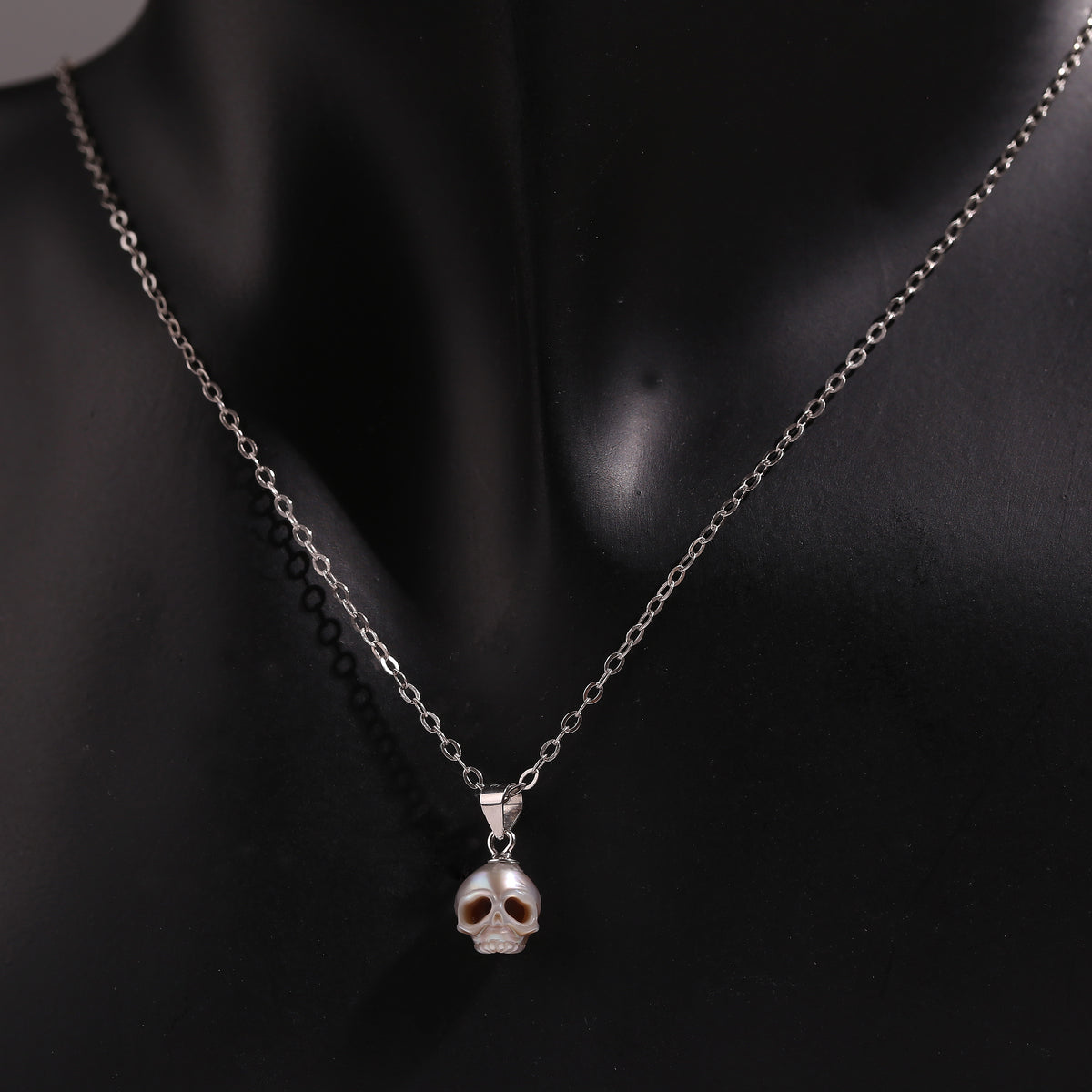 Hand-carved Gothic Cranium Pearl Pendant Necklace-Gray