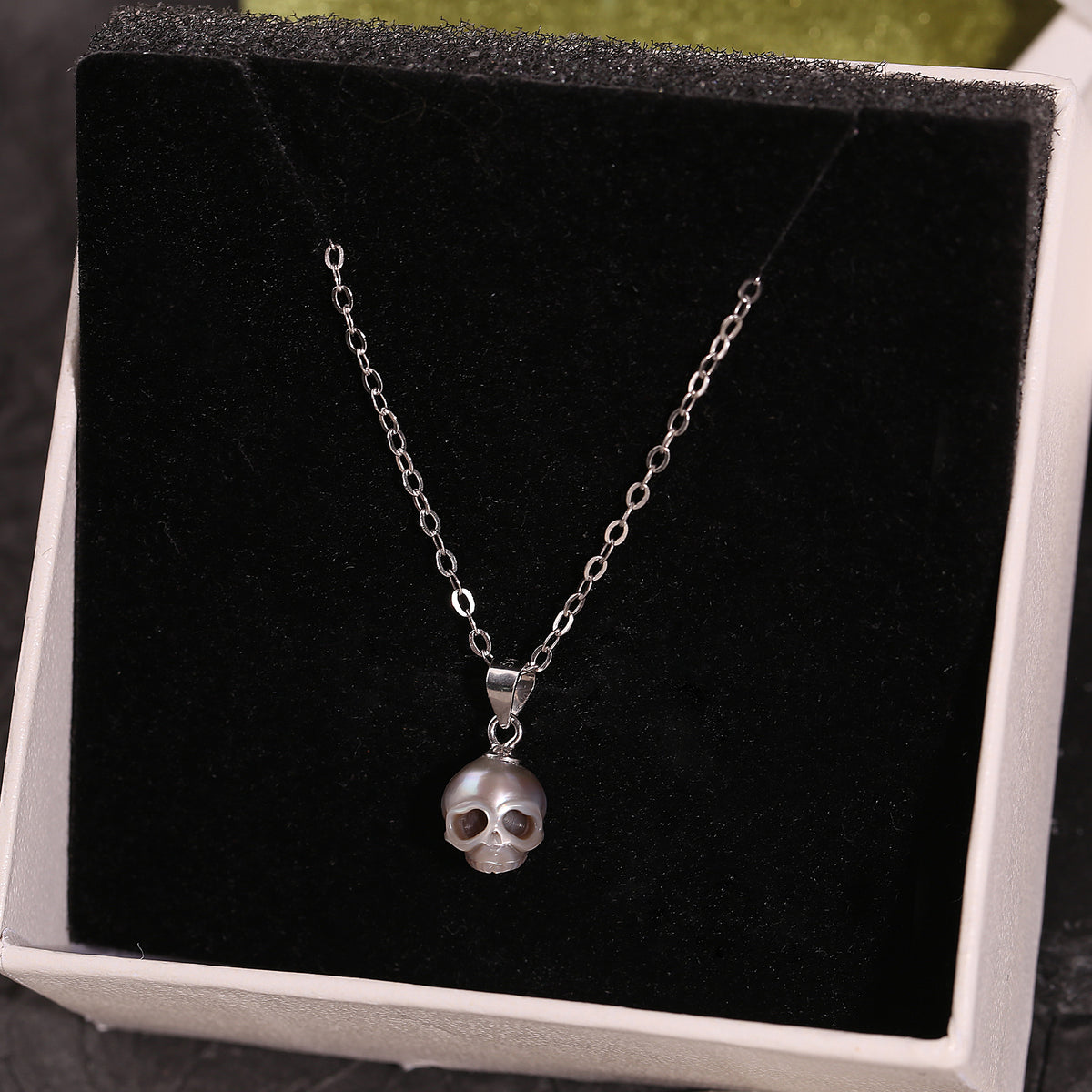Hand-carved Gothic Cranium Pearl Pendant Necklace-Gray