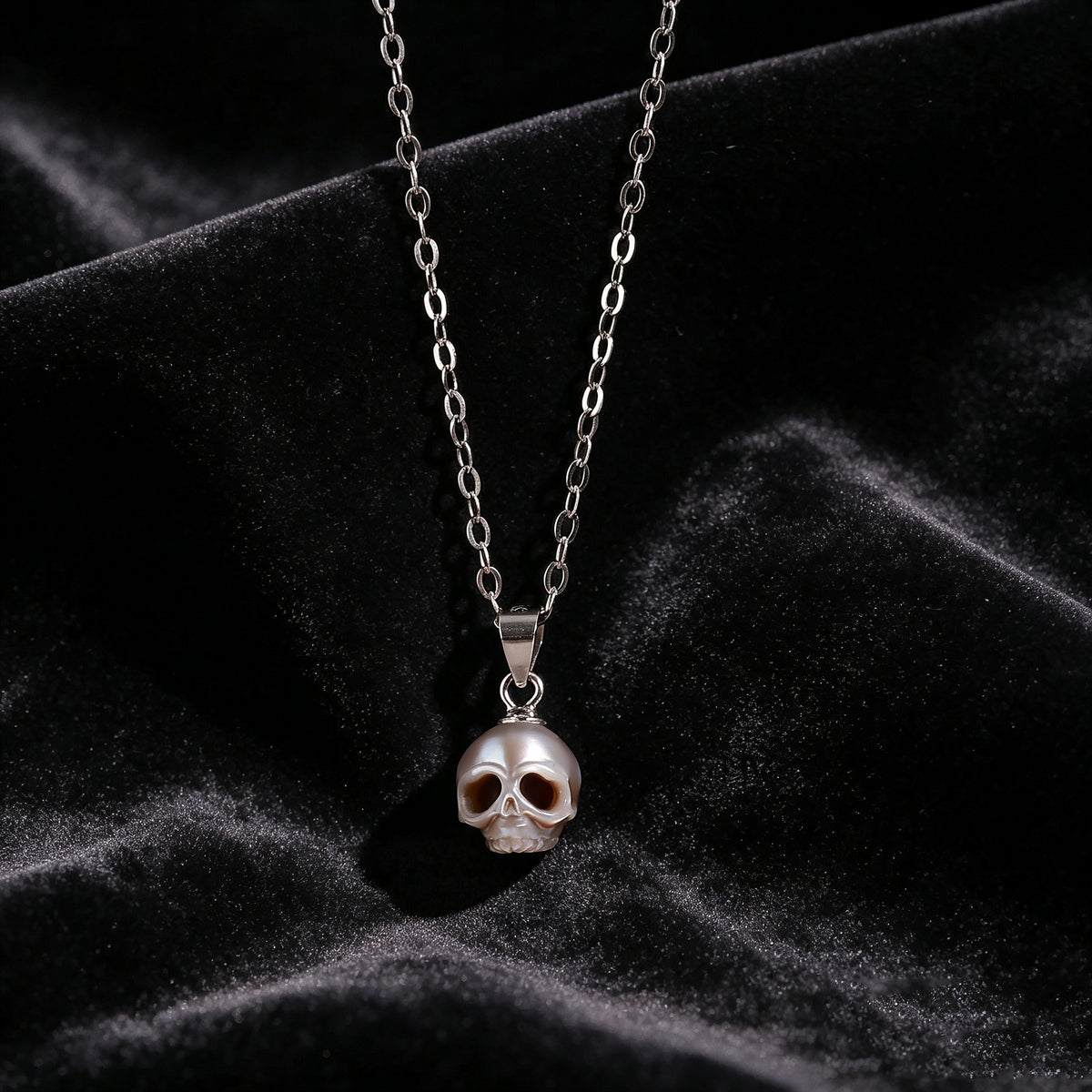 Hand-carved Gothic Cranium Pearl Pendant Necklace-Gray