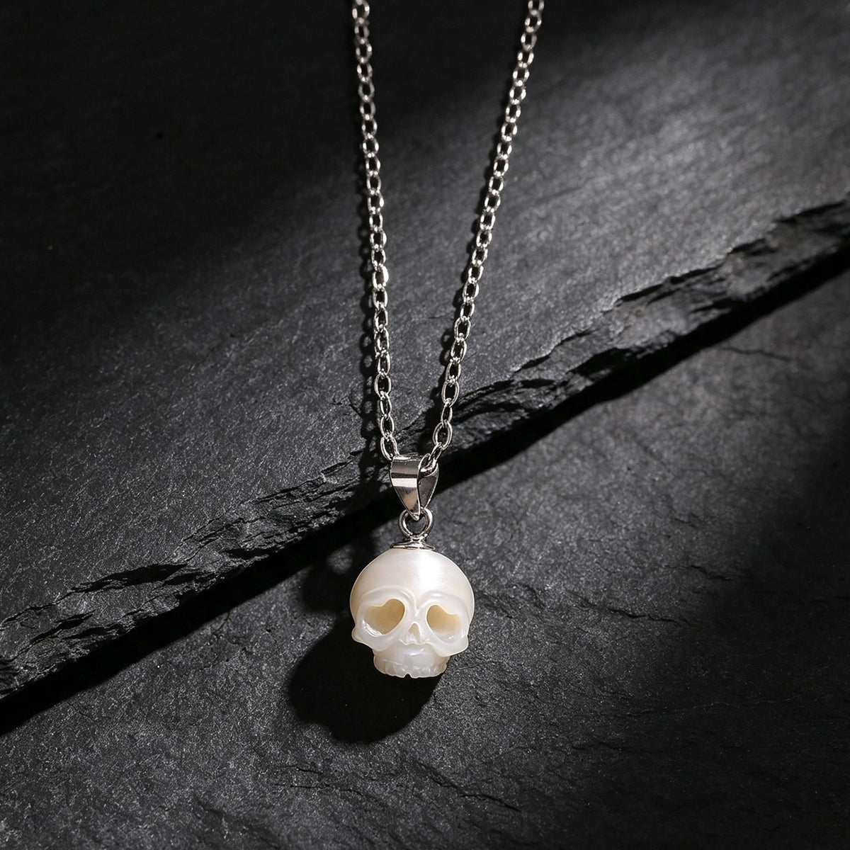 Hand-carved Gothic Cranium Pearl Pendant Necklace-White