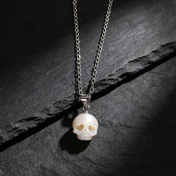 Hand-carved Gothic Cranium Pearl Pendant Necklace-White