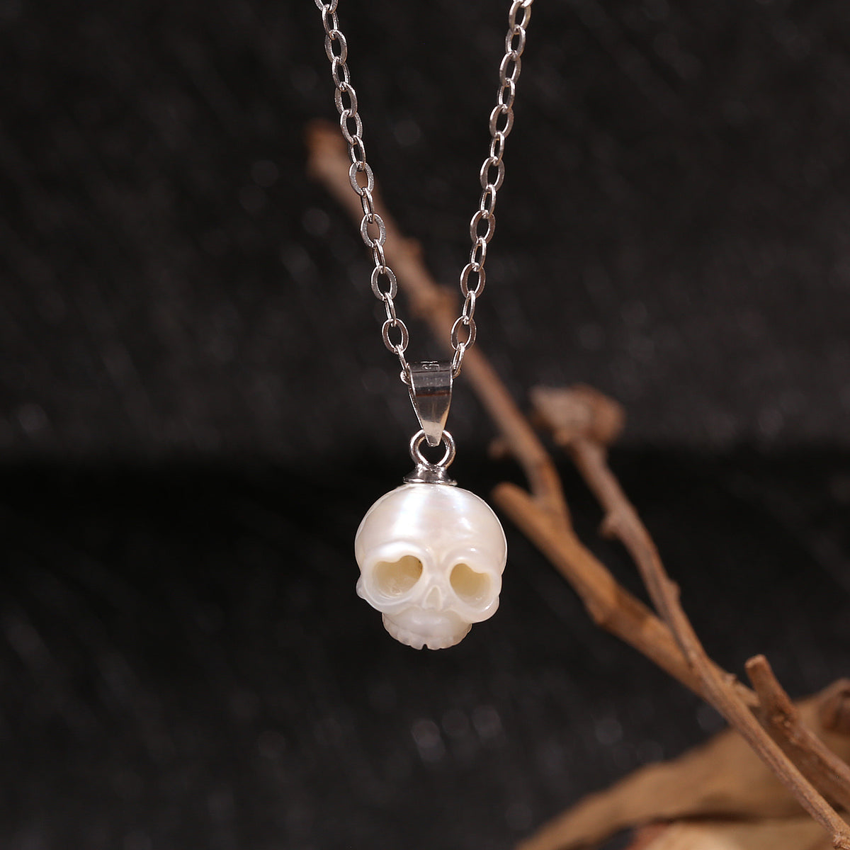 Hand-carved Gothic Cranium Pearl Pendant Necklace-White