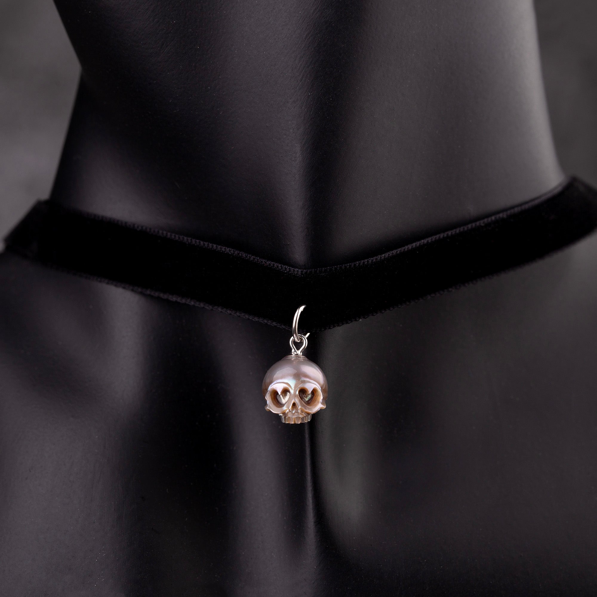 Heart-Shaped Skull Pendant Velvet Necklace