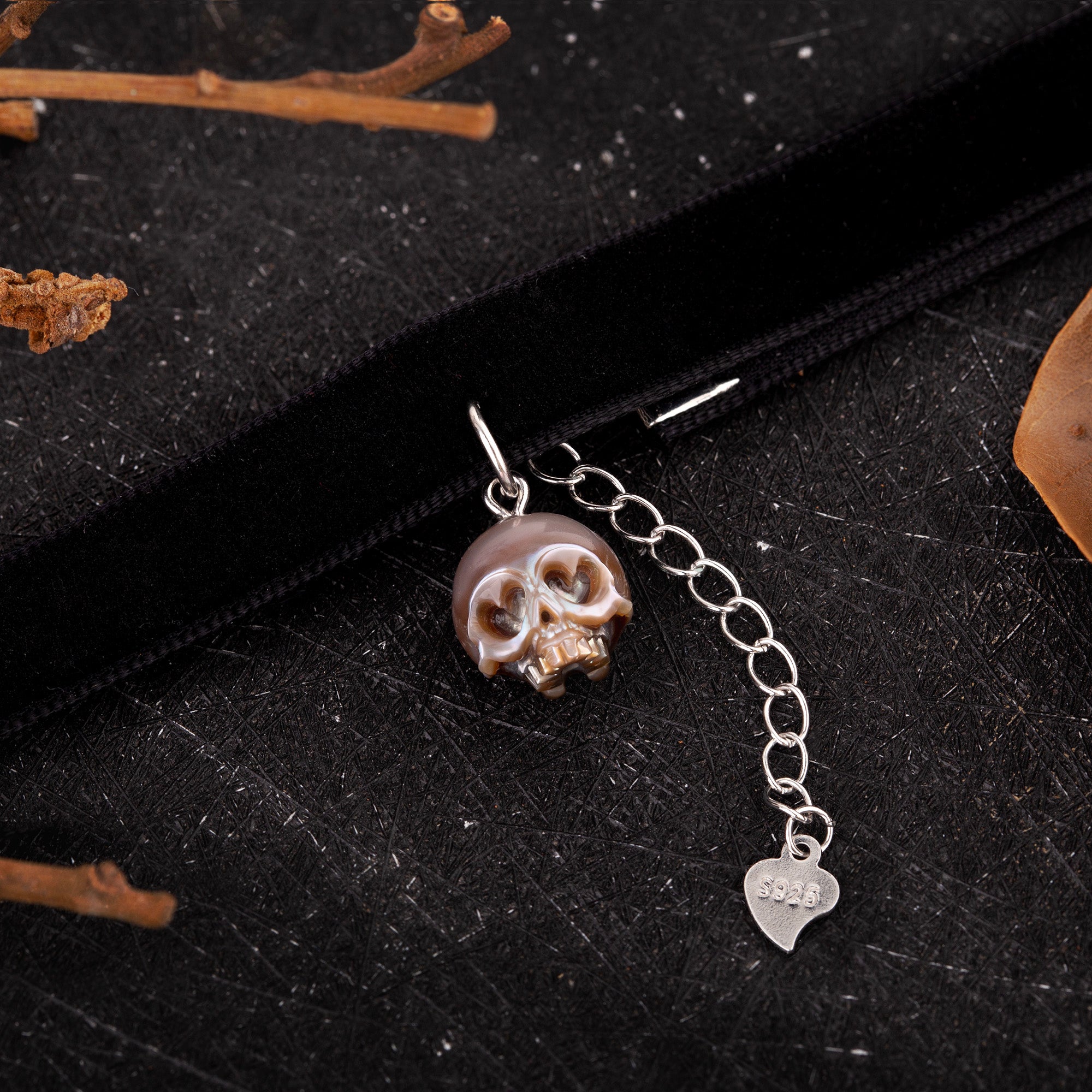 Heart-Shaped Skull Pendant Velvet Necklace