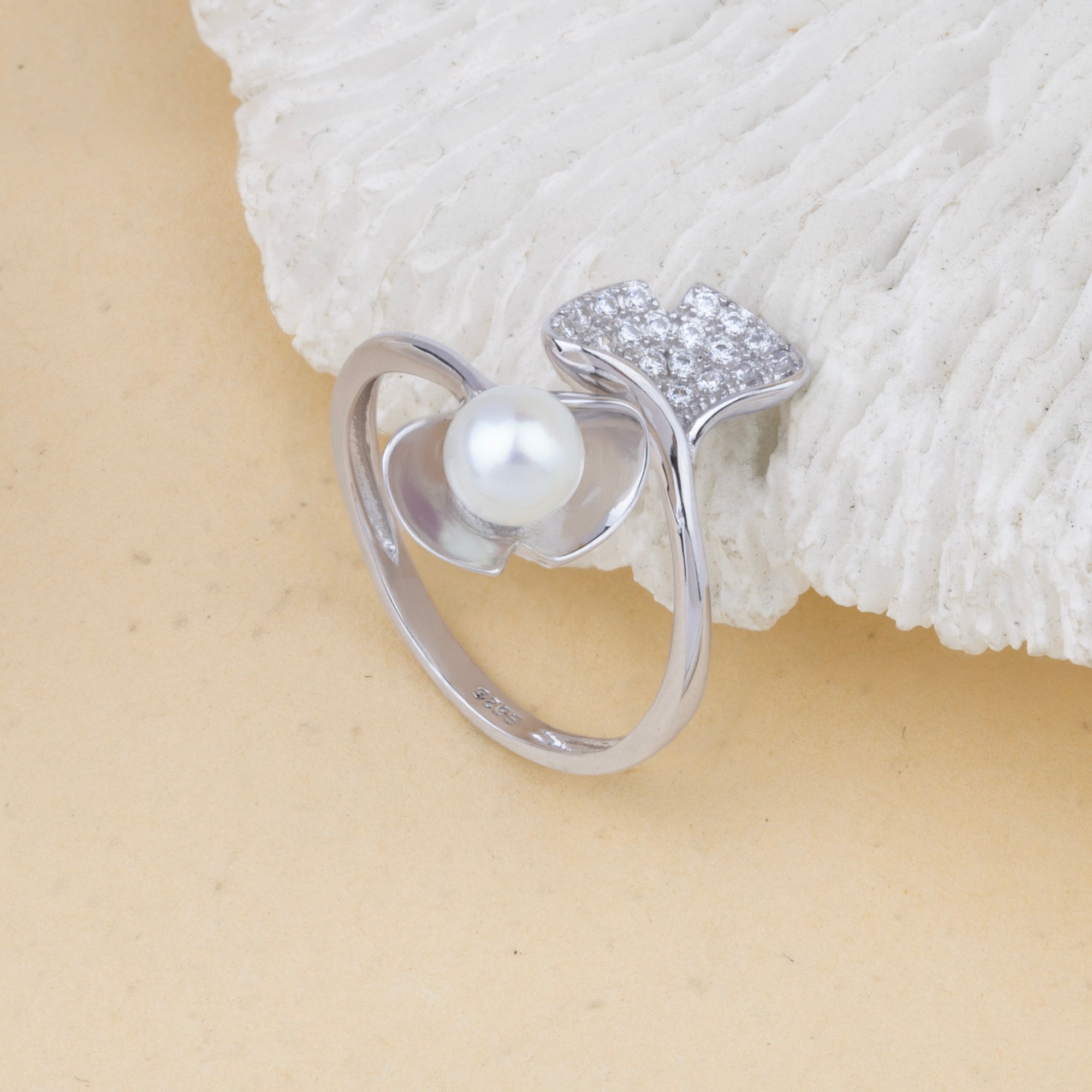 Interwoven Lotus Leaves Pearl Ring