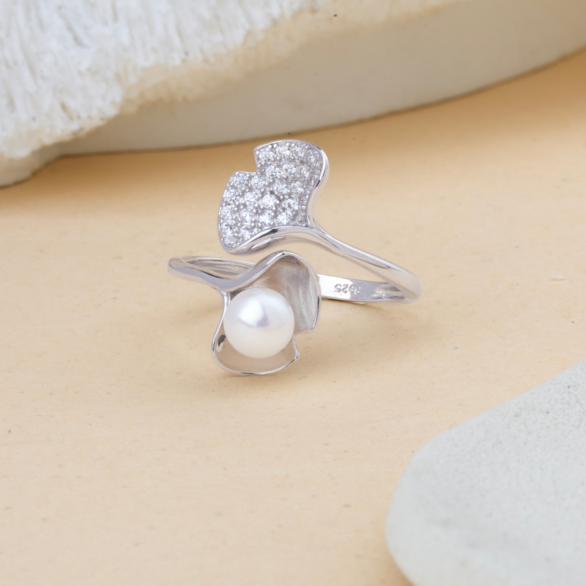 Interwoven Lotus Leaves Pearl Ring