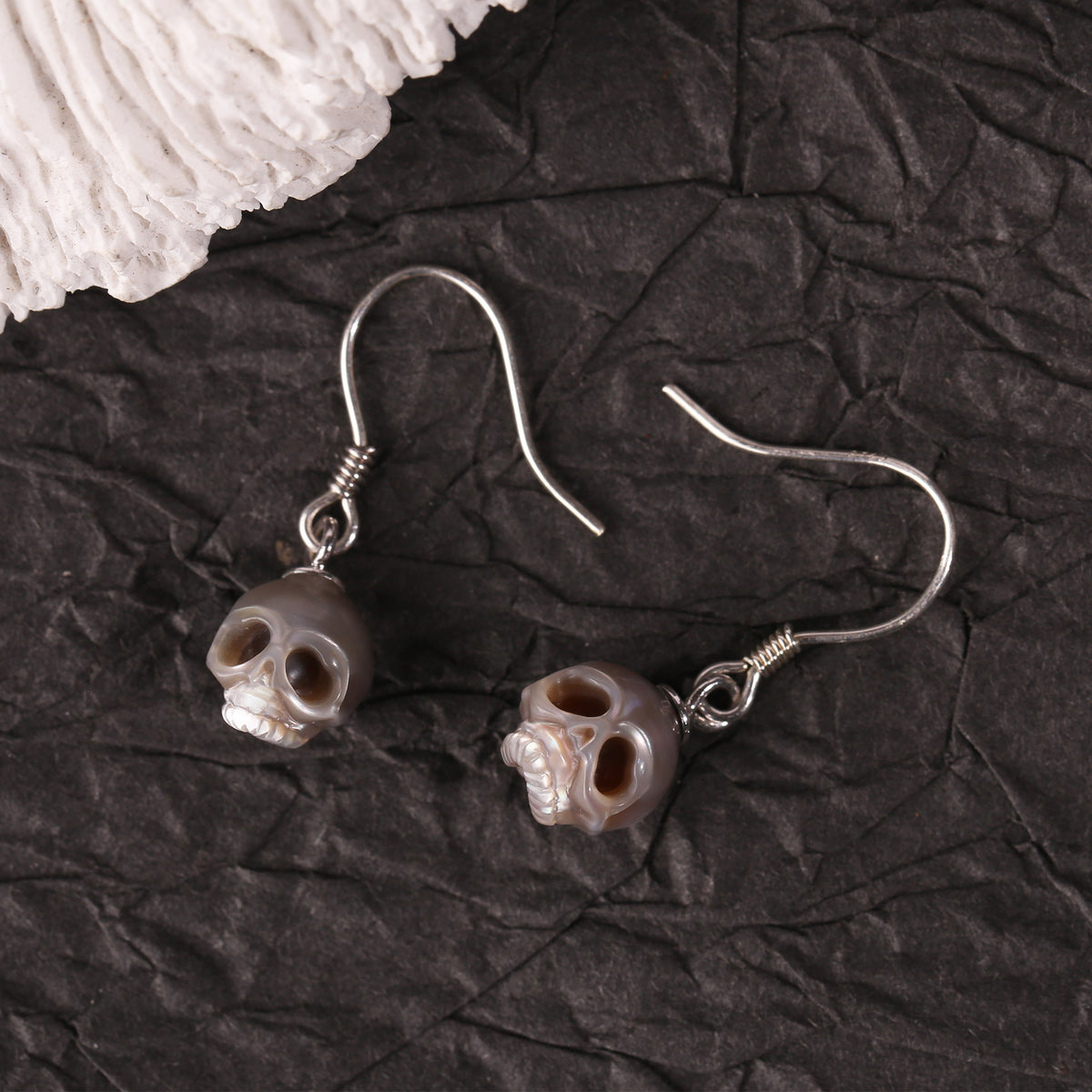 Boucles d'oreilles Classic Skull Pearl Drop Huggie