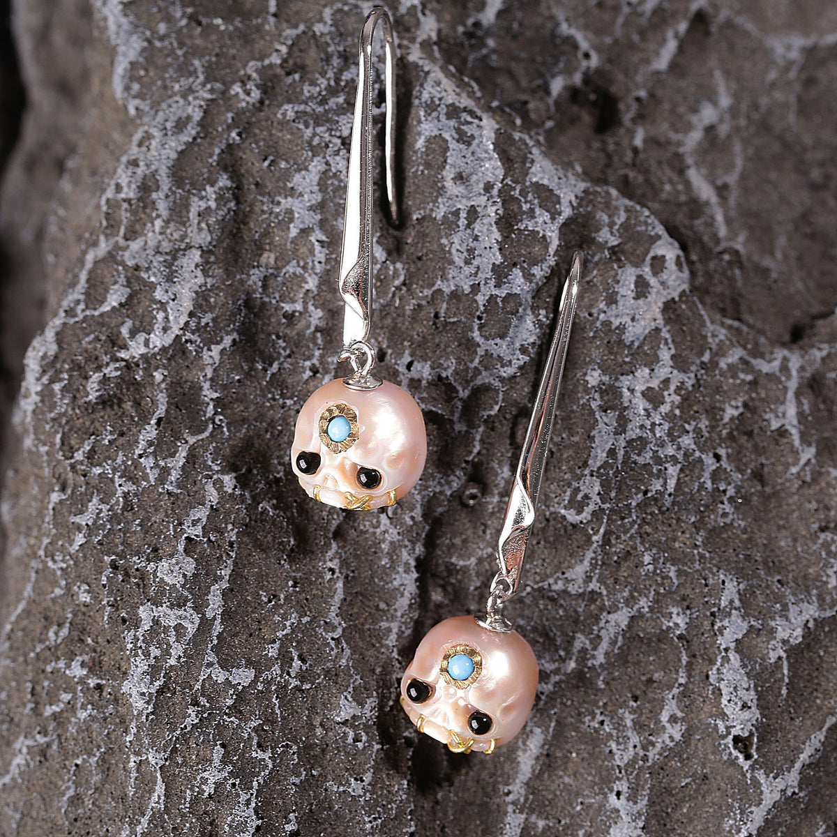 Minimalist Pearl Śmaśana Skull Hook Earrings