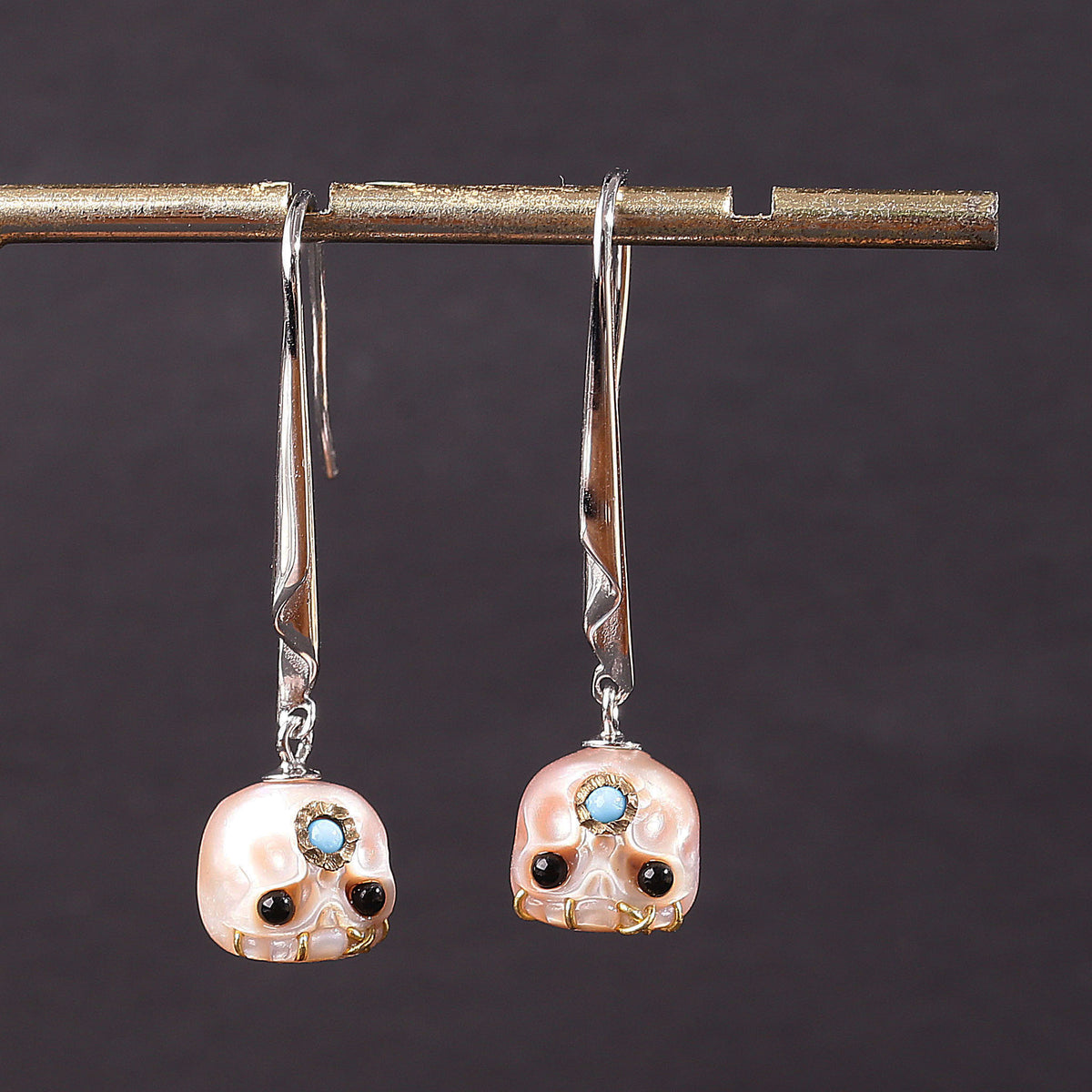 Minimalist Pearl Śmaśana Skull Hook Earrings