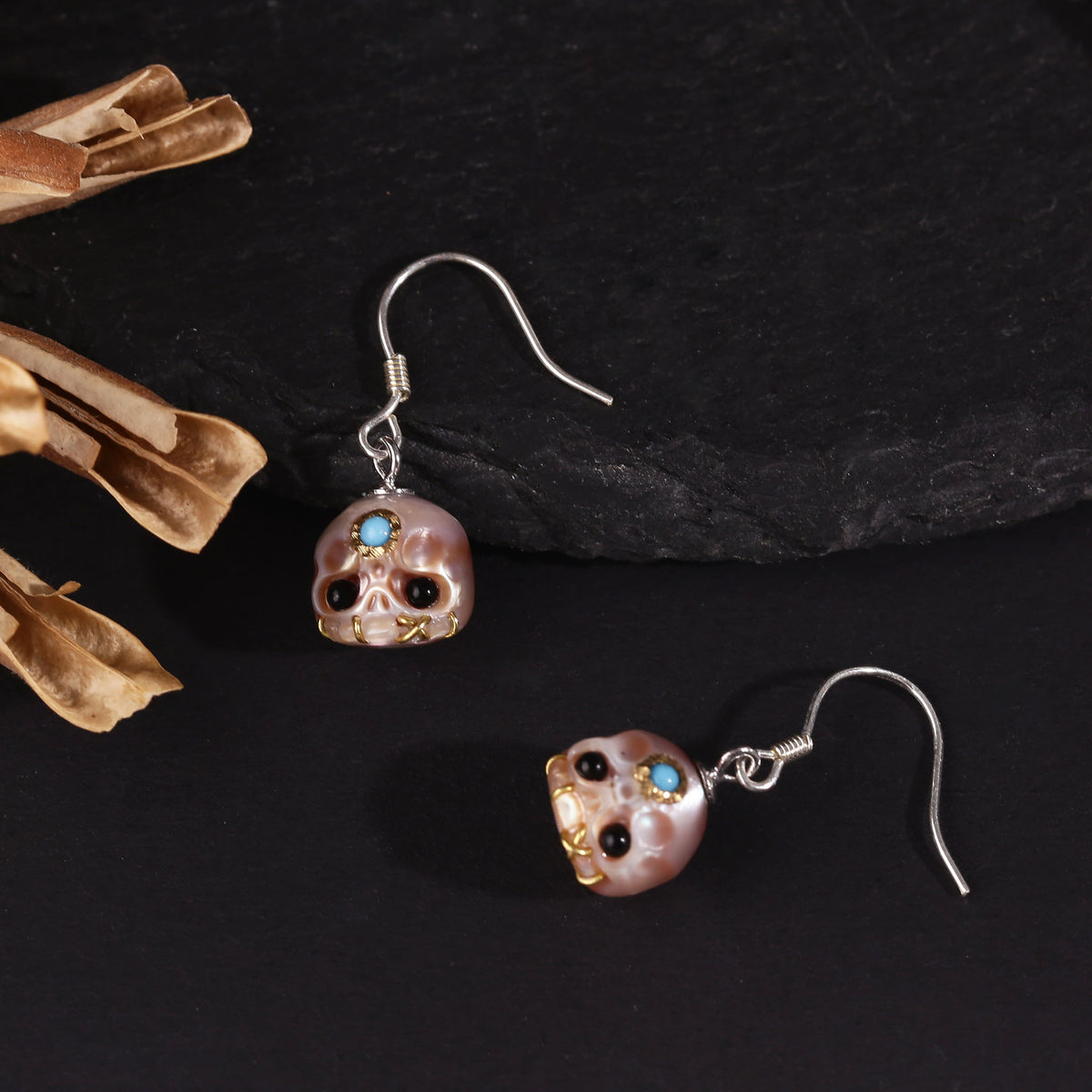 Minimalist Śmaśana Skull Pearl Dangle Drop Earrings