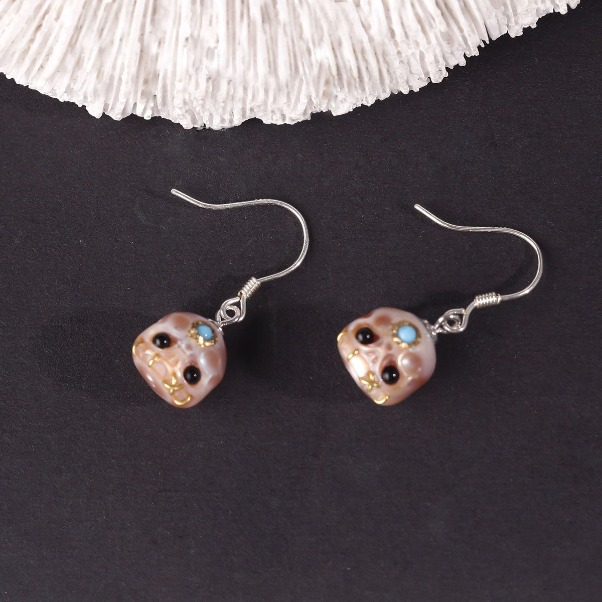 Minimalist Śmaśana Skull Pearl Dangle Drop Earrings