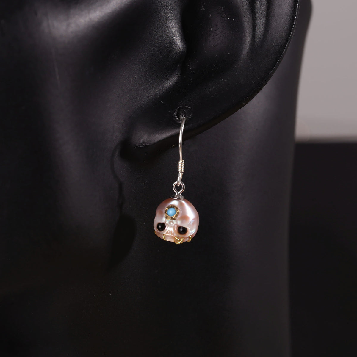 Minimalist Śmaśana Skull Pearl Dangle Drop Earrings