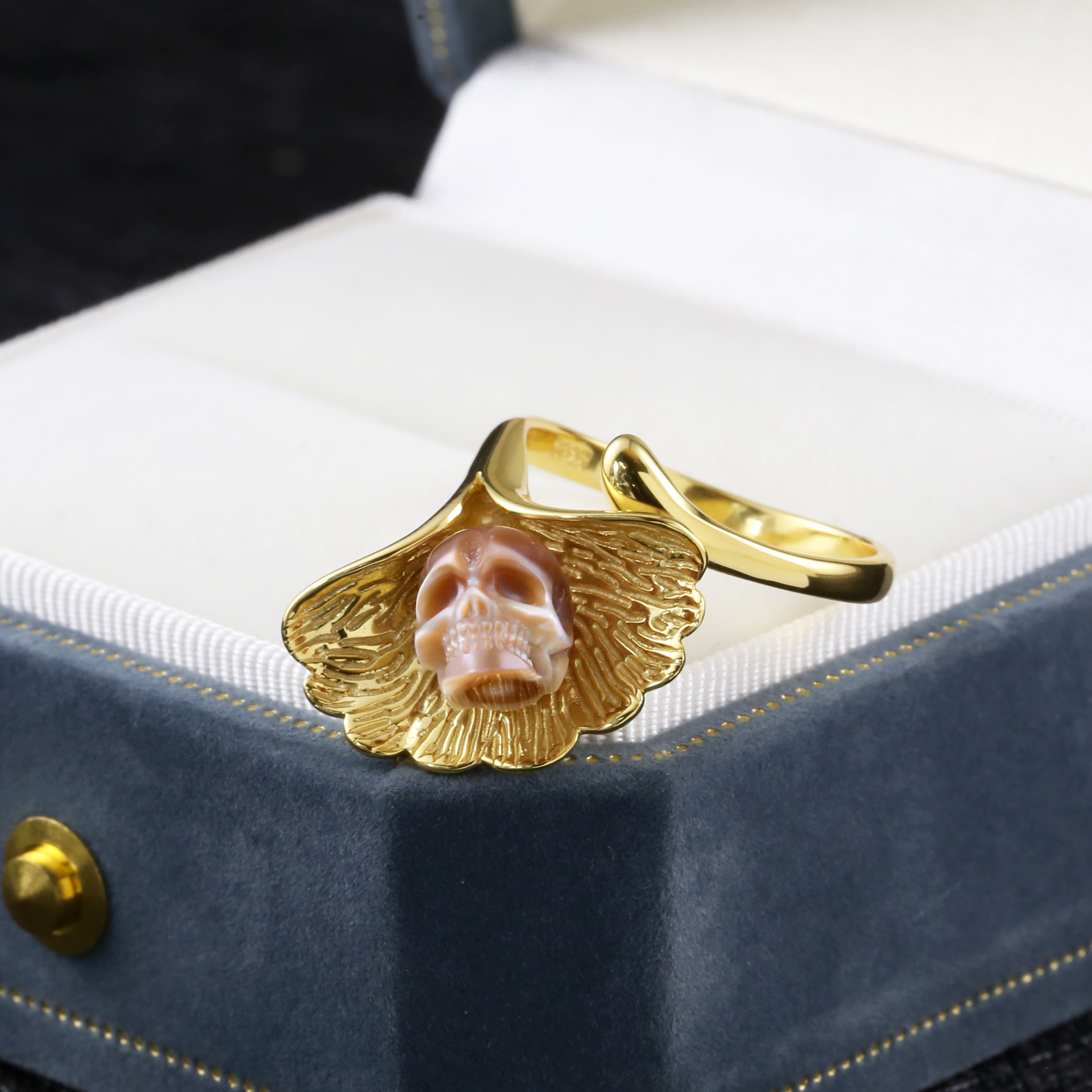 Naturalistic Charm Pearl Skull Vine Twist Inlaid Ring-Belle Juri