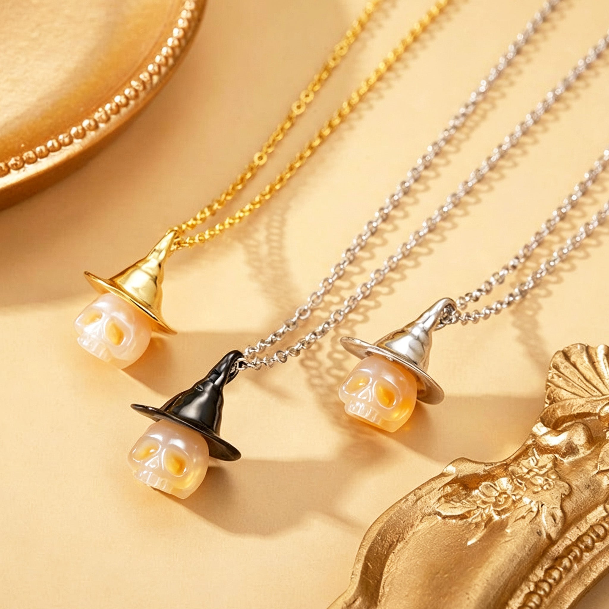 アクセサリー Belle Pearl Carved Cranium Witch Hat Pendant-Belle Juri