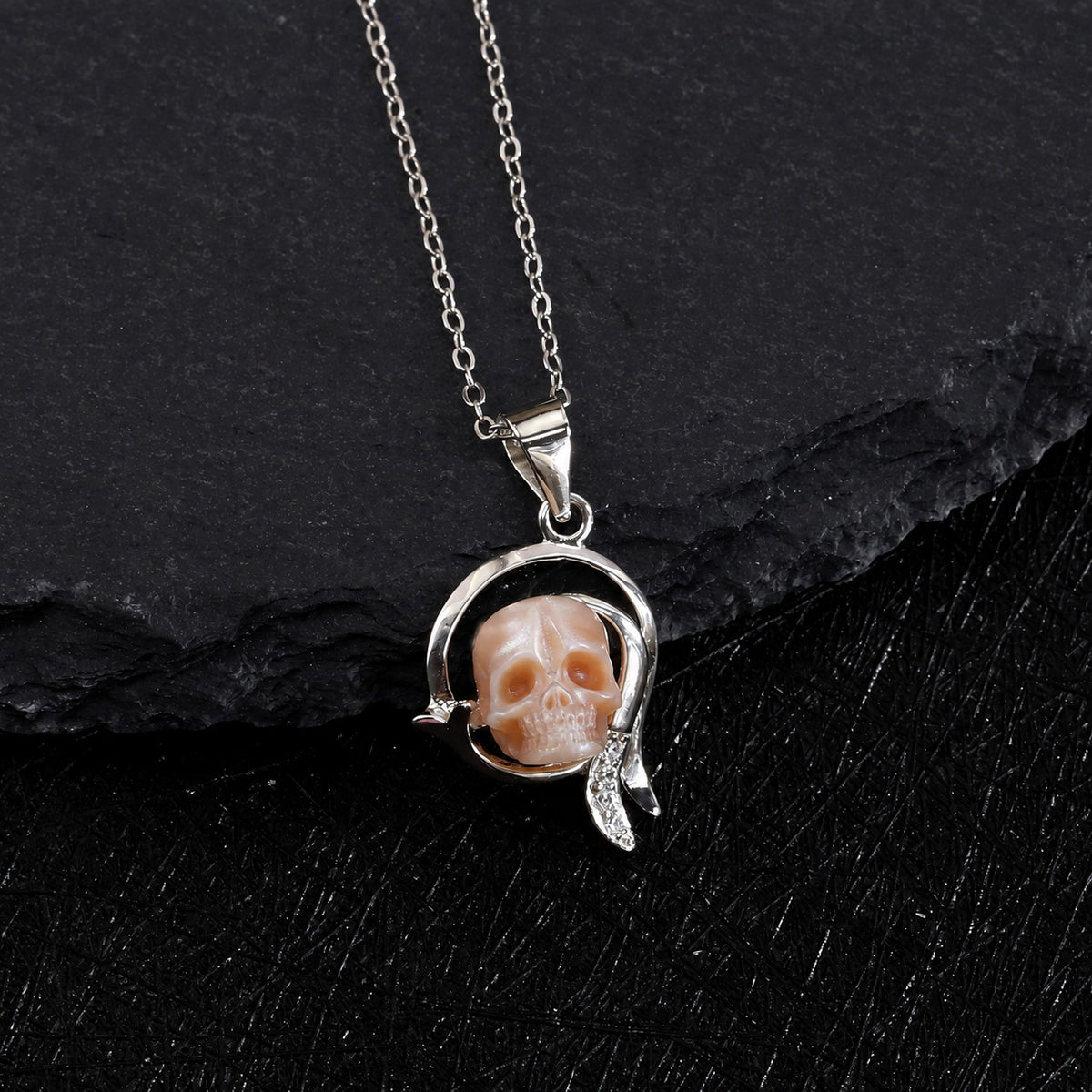 12 Signos del zodiaco Collar Capricornio Pearl Skull
