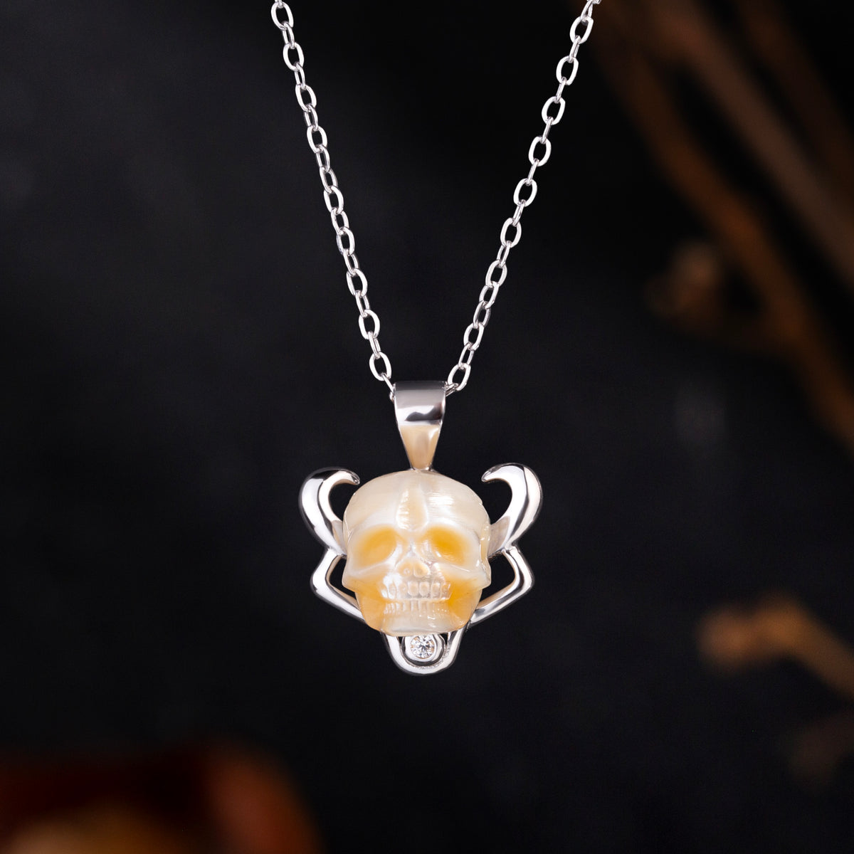 12 Signos del zodiaco Collar Taurus Pearl Skull