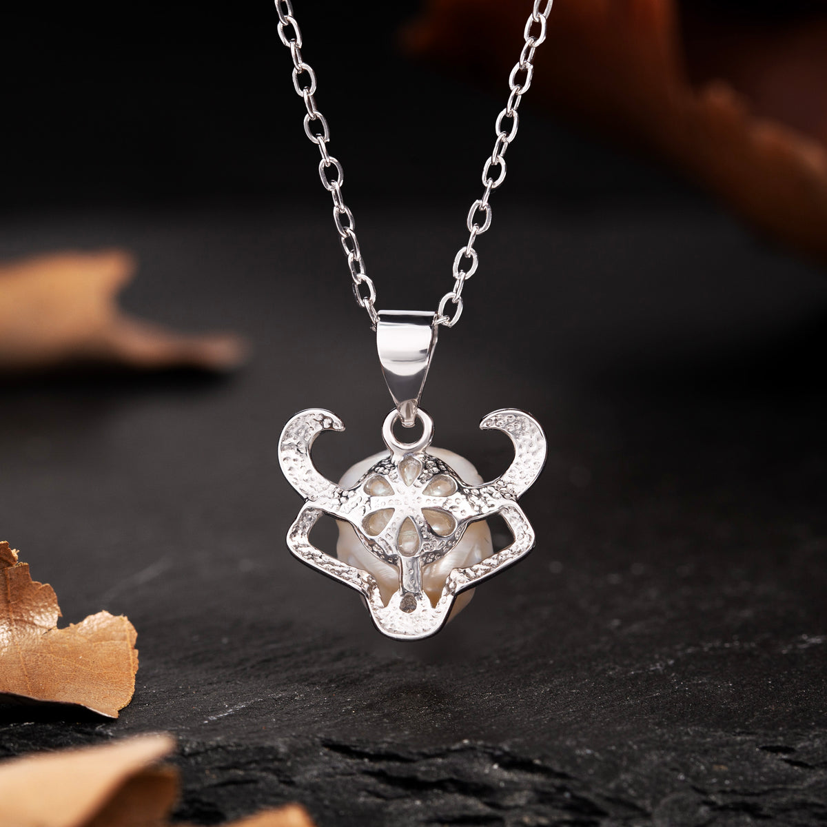 12 Signos del zodiaco Collar Taurus Pearl Skull