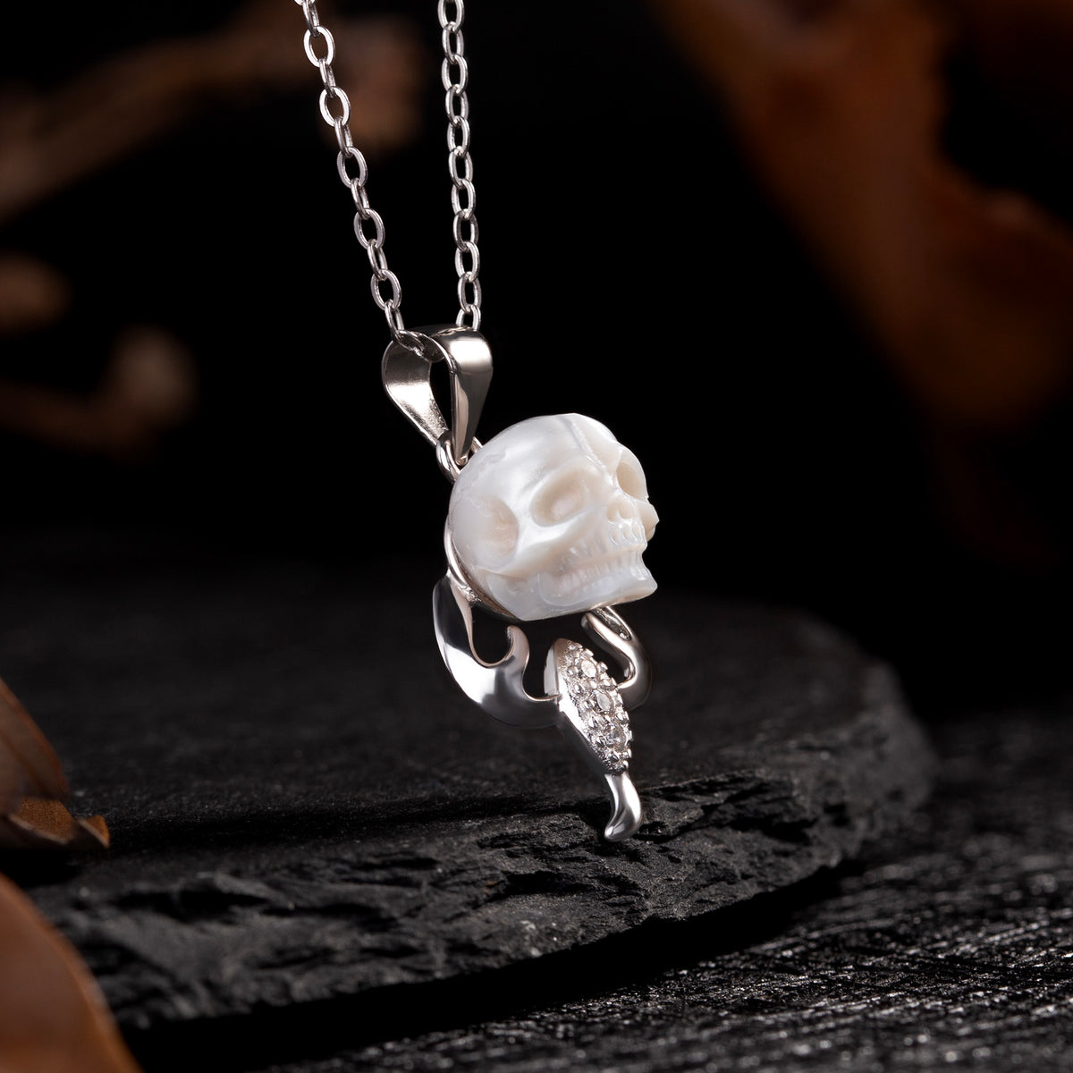 12 Signes du zodiaque Collier Scorpio Pearl Skull
