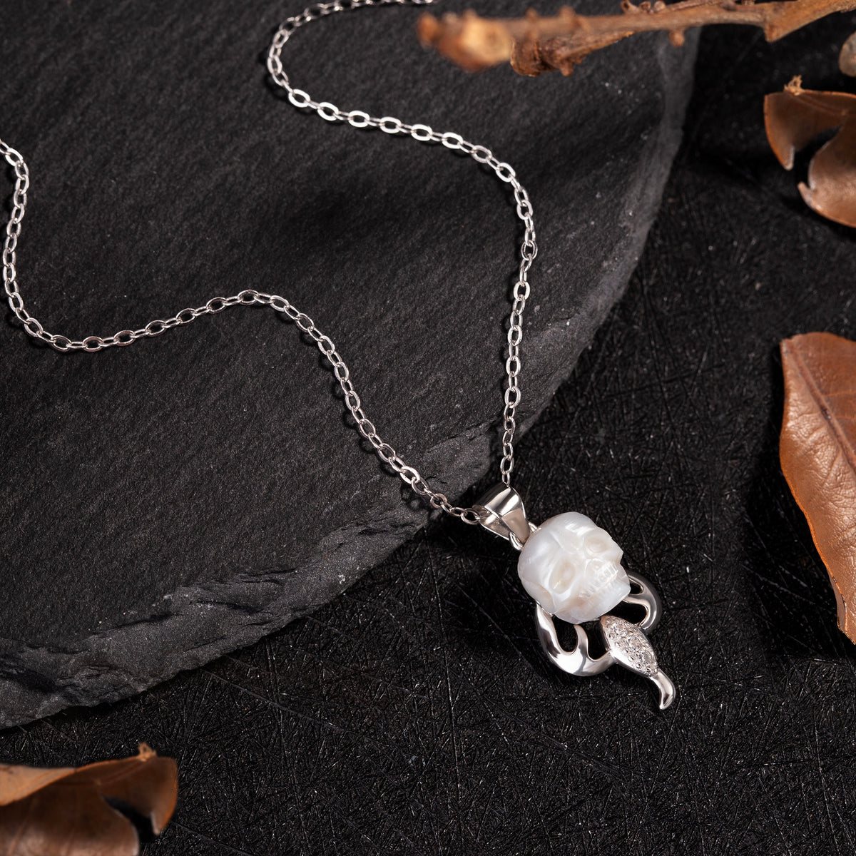 12 Signes du zodiaque Collier Scorpio Pearl Skull