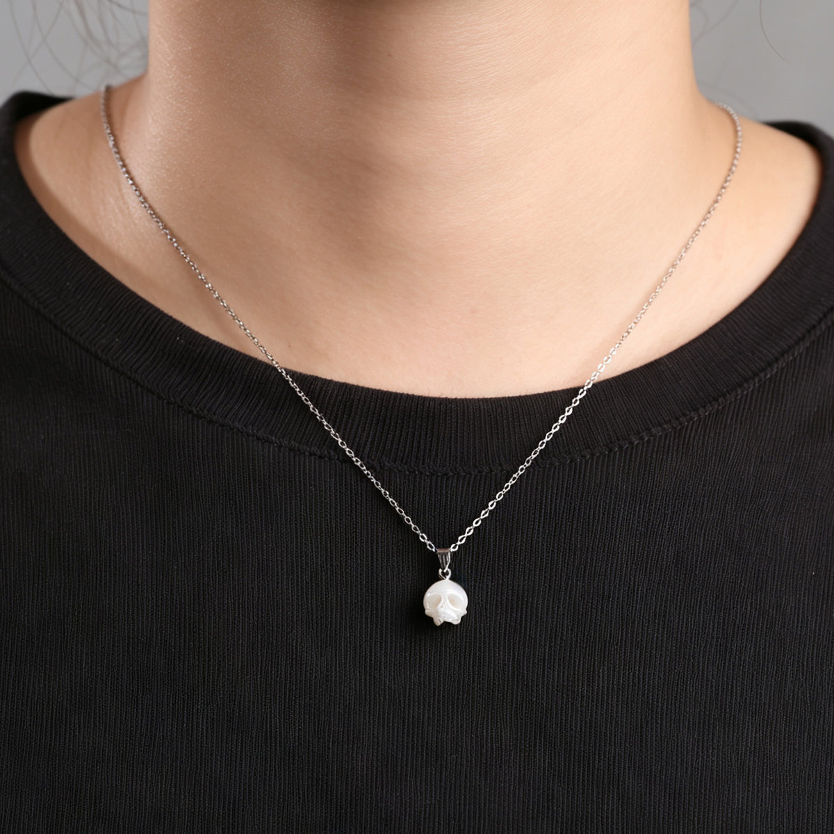 Hand-carved Gothic Cranium Pearl Pendant Necklace-White