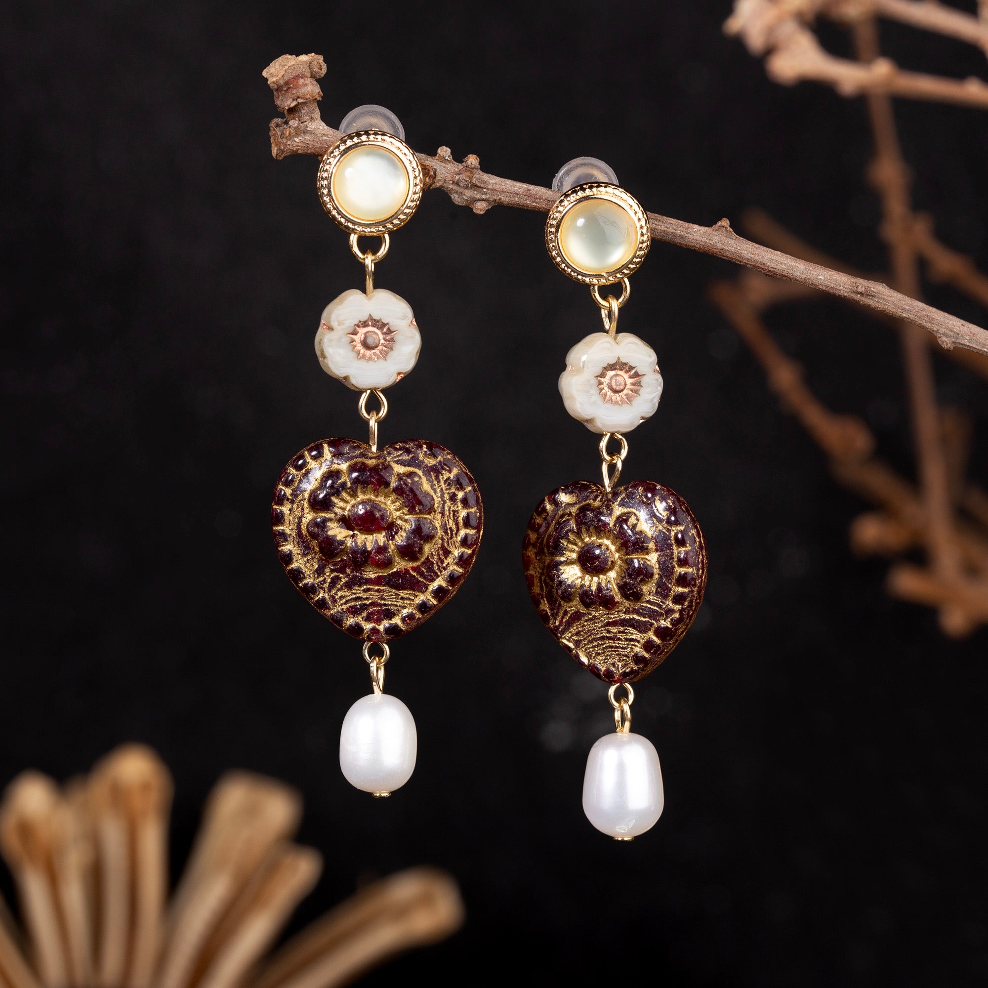 Palace Retro Carved Heart Pearl Earrings