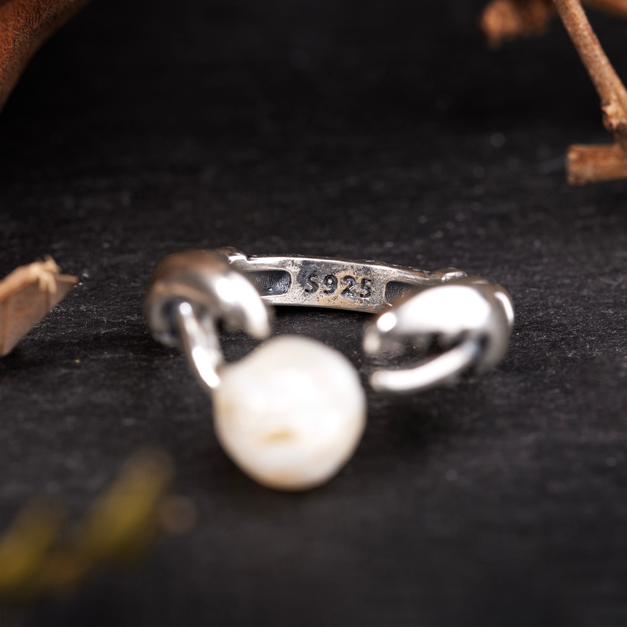 Pearl Skull Crab Pincer Ring