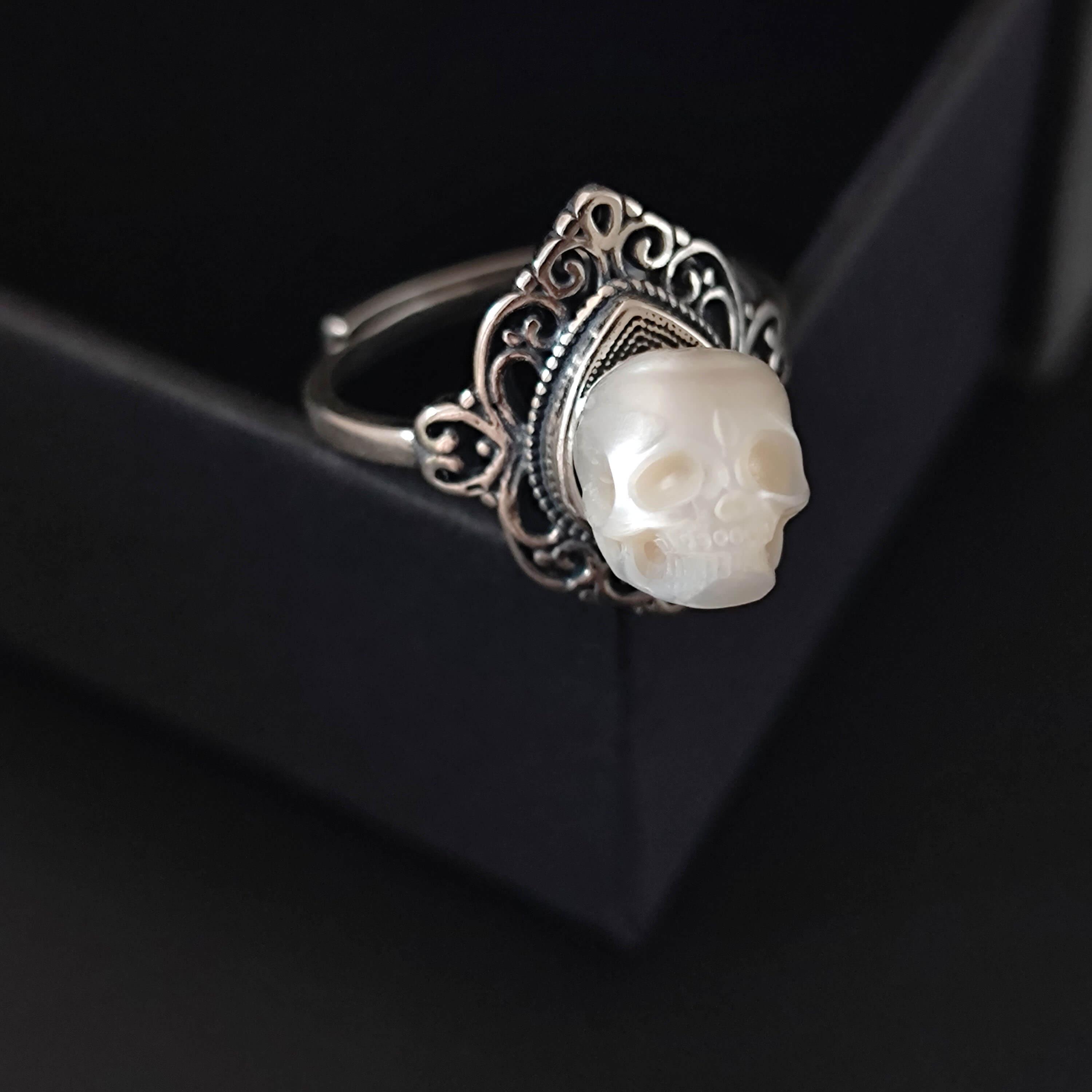 Belle Juri Pearl Skull Knight Shield Openwork Ring