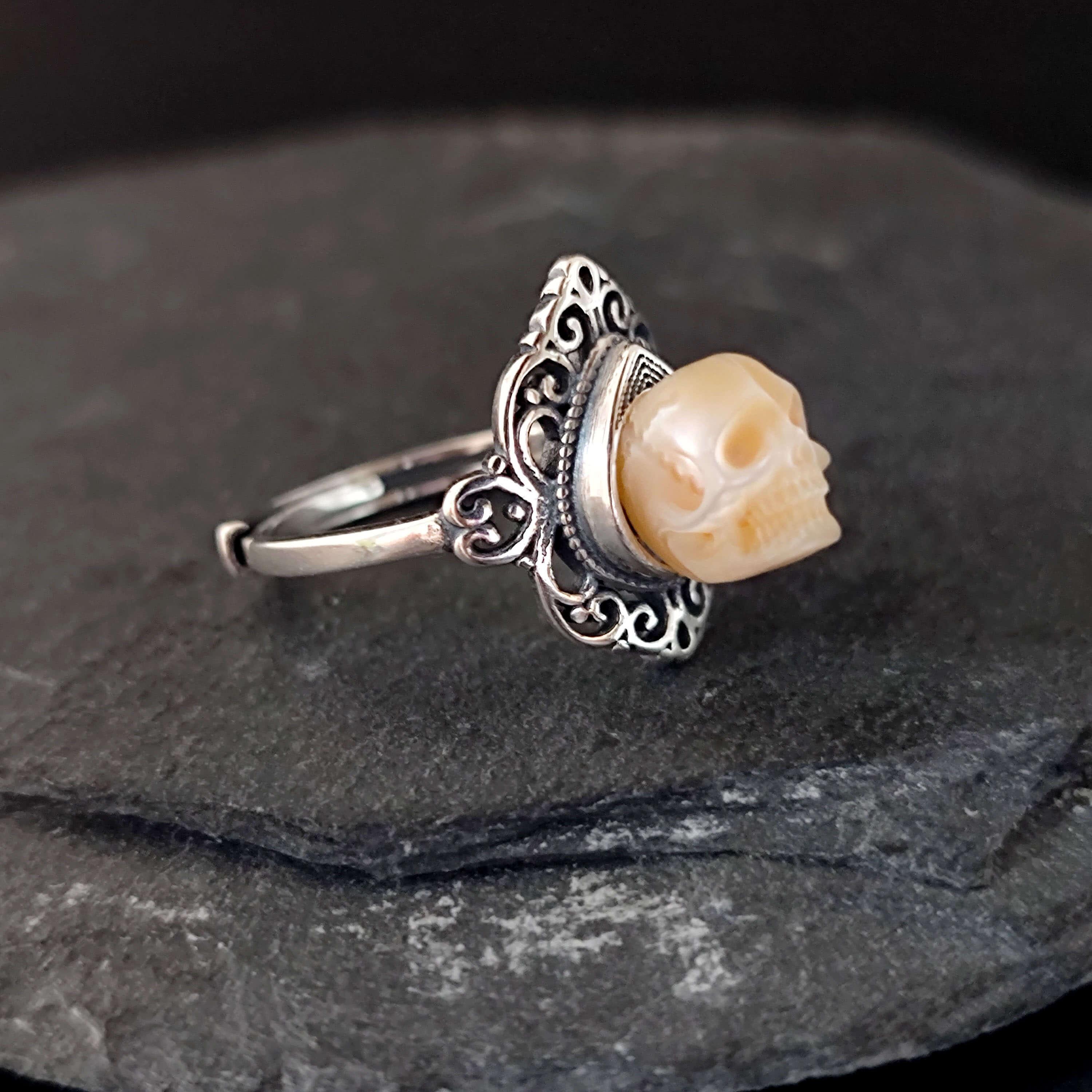 Belle Juri Pearl Skull Knight Shield Openwork Ring