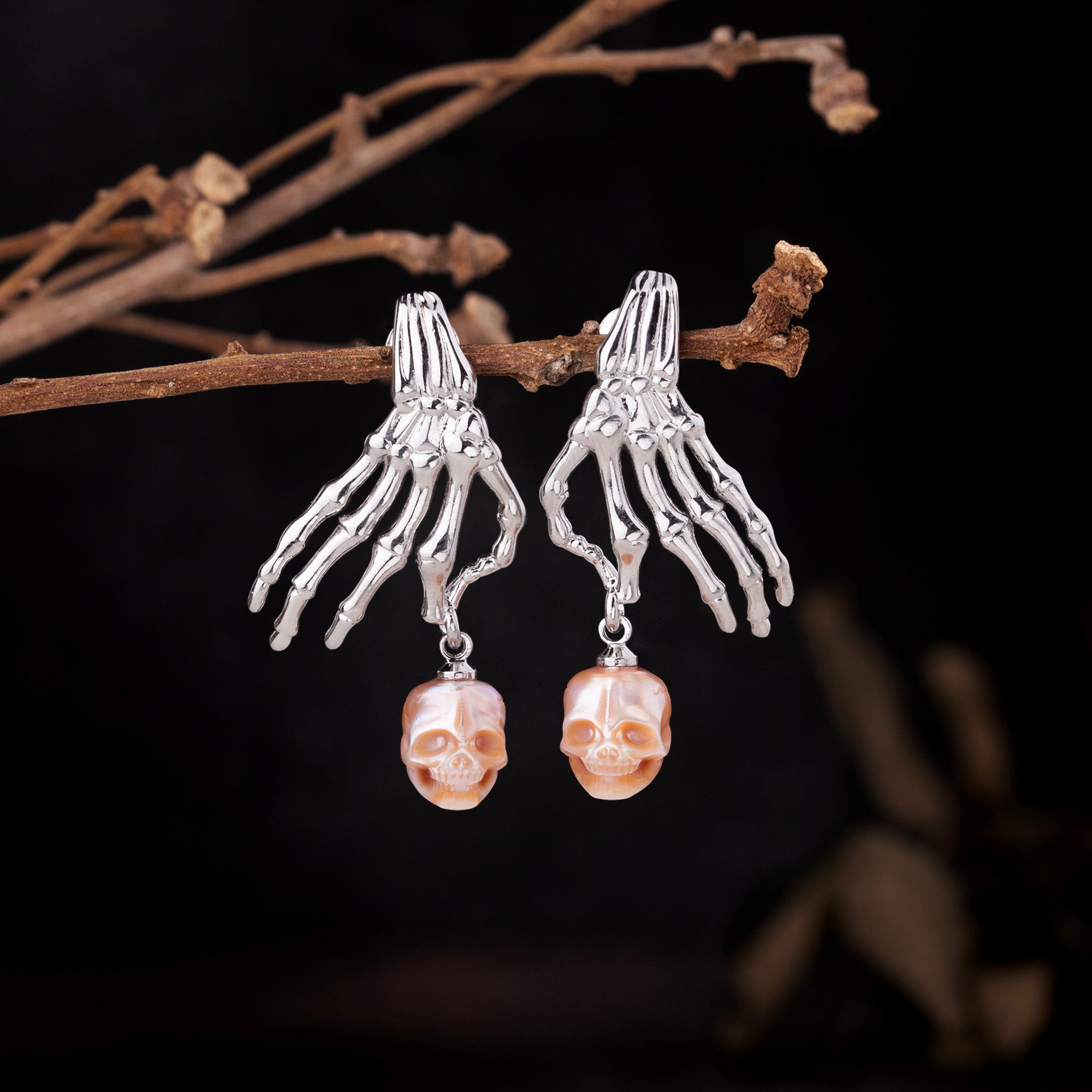 ガボール　Med Skull Earring Punk Skeleton Hand Pearl Skull Dangle Earrings