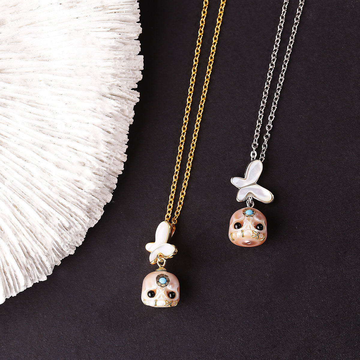 Romantic White Shell Butterfly Śmaśana Carved Pearl Skull Necklace
