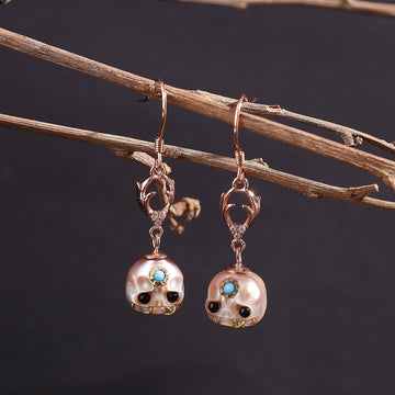 Pendientes clásicos de Skull Pearl Drop Huggie Hoop